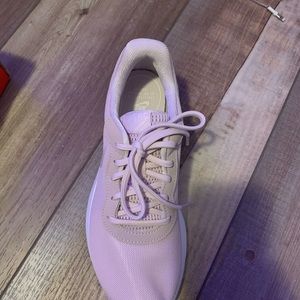 Nike Shoes - Nike tanjuns Nike Shoes - Nike tanjuns